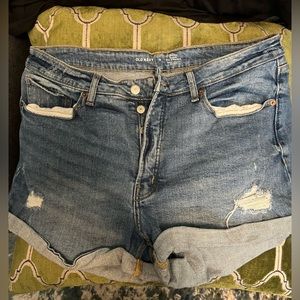 Old navy curvy og straight denim distressed short